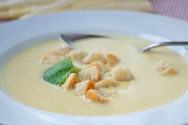 Spargelsuppe mit Spargelschalen