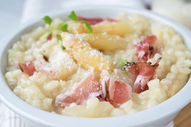 Spargelrisotto mit Schinken