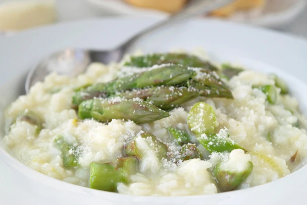 Spargelrisotto mit B&auml;rlauch