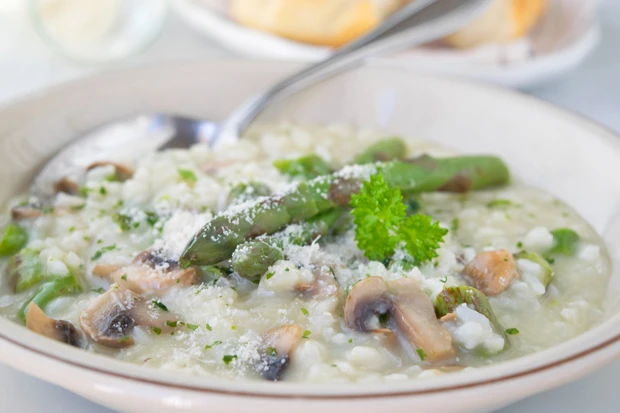 Spargelrisotto mit Champignons