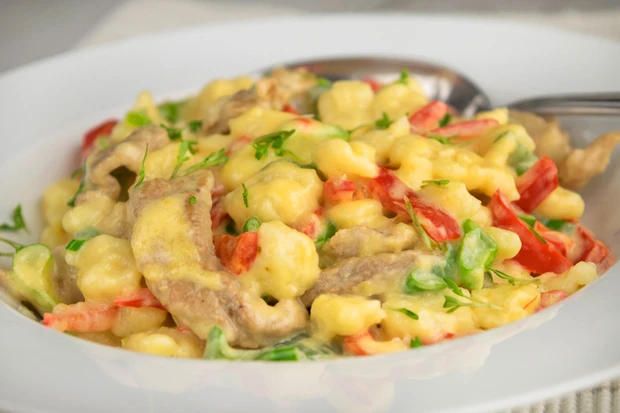 Sp&auml;tzlepfanne mit Huhn