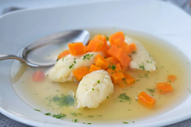 Nockerl f&uuml;r die Suppe
