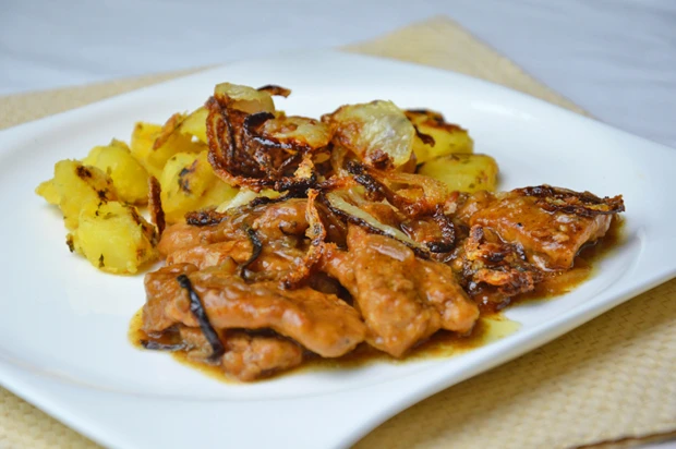 Rustikales Zwiebelragout