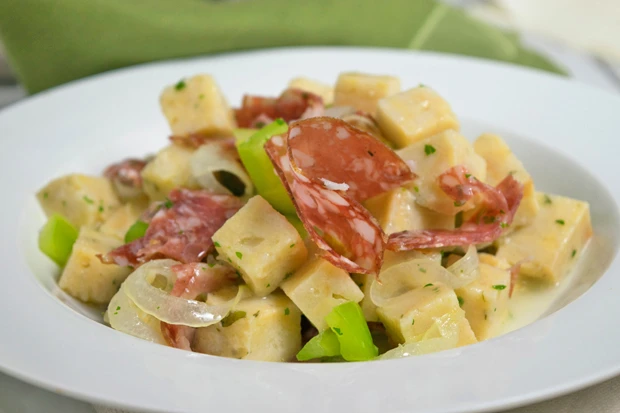 Kn&ouml;del-Salami-Salat
