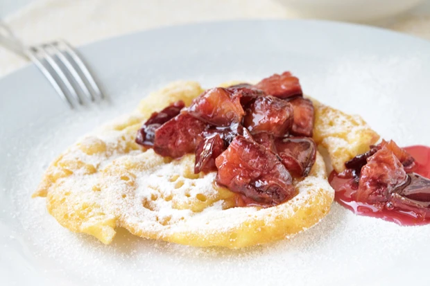 Strauben mit Zwetschgenr&ouml;ster