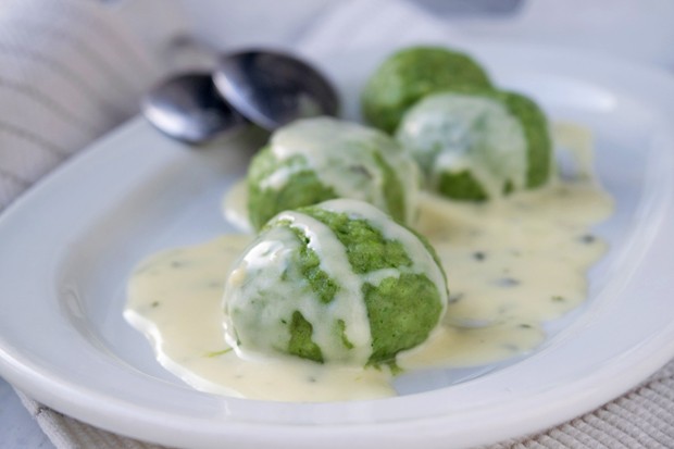 Spinatknödel mit Gorgonzolasauce