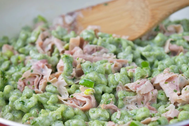 Spinatsp&auml;tzle mit Schinken