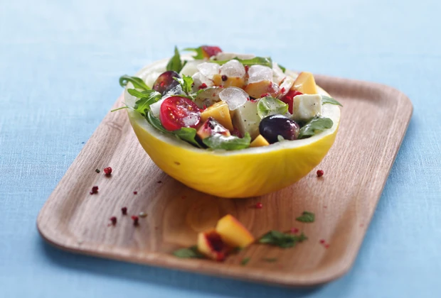 Pfirsich-Melonen-Salat mit B&uuml;ffelmozzarella