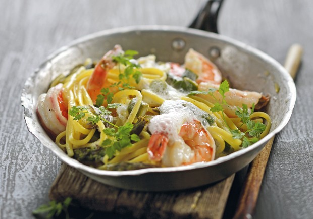 Linguine mit Scampi und Spargel