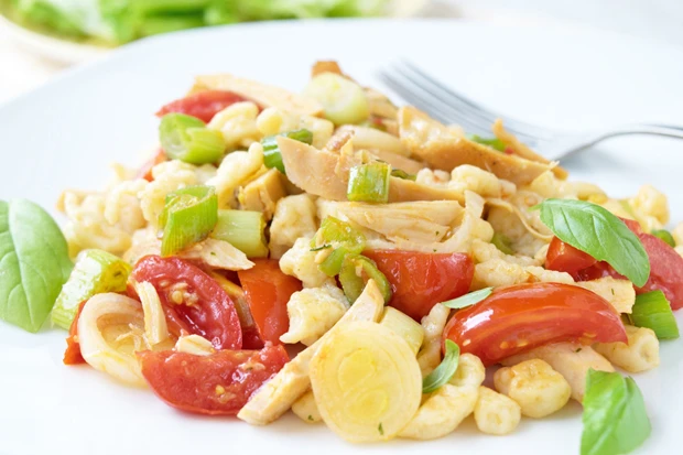 Sp&auml;tzlepfanne mit Huhn