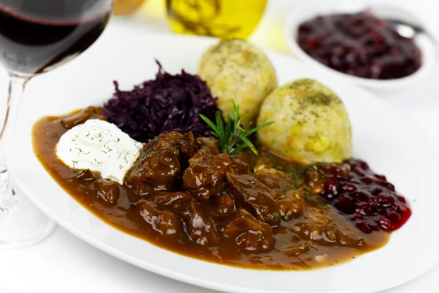 Rehragout mit Kn&ouml;deln