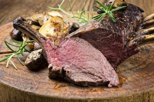 Hirschkarree mit Pilzsauce