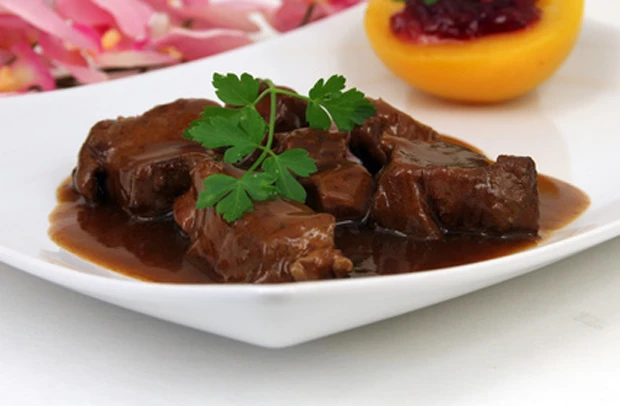 Wildschweinragout in Portweinsoße