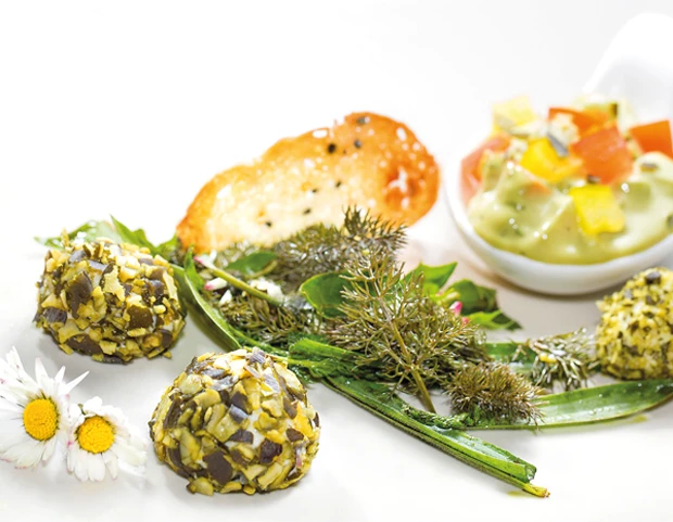 Ziegenkäsepralinen mit Kürbiskernöl-Remoulade