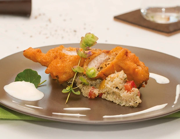 Karpfen im Polenta-Bierteig auf Quinoa-Salat