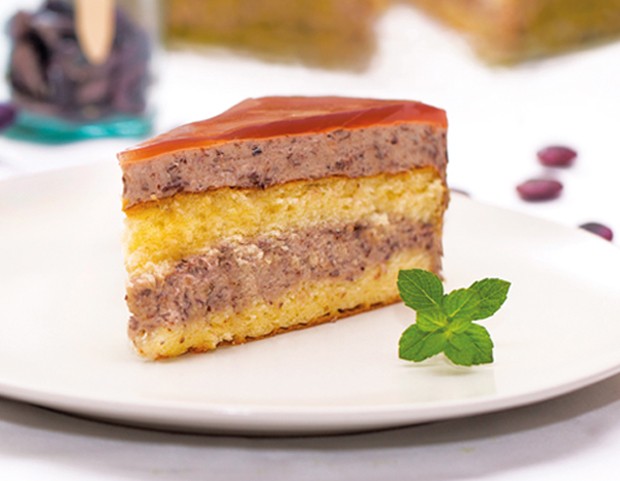 Käferbohnentorte mit Granatapfel-Gelee