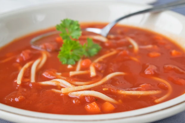 Tomatensuppe mit Nudeln