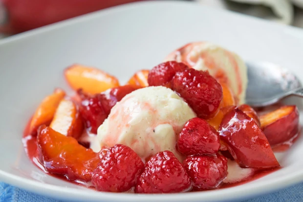 Warmer Nektarinensalat