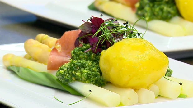 Wei&szlig;er Spargel mit B&auml;rlauchpesto