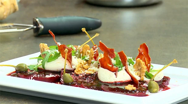 Rote-R&uuml;ben-Carpaccio mit Ziegenk&auml;se