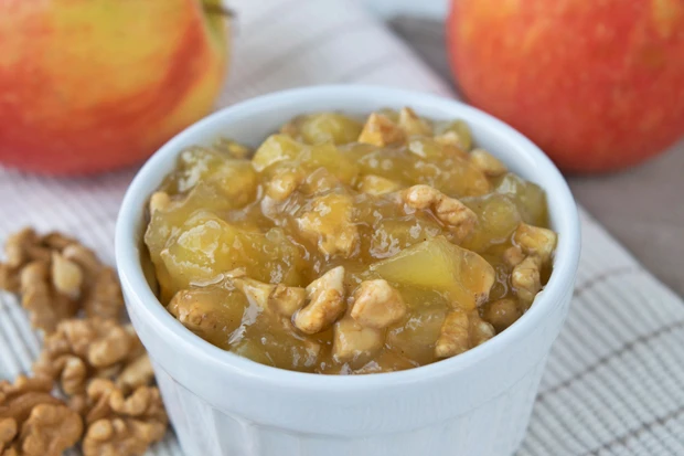 Bratapfelmarmelade mit Zimt und N&uuml;ssen