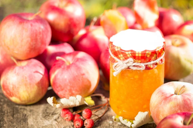Bratapfelmarmelade mit Marzipan