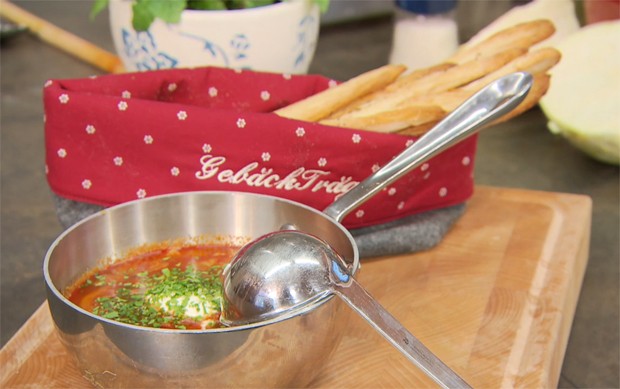 Krautsuppe mit Kümmelstangerln