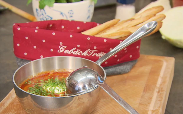 Krautsuppe mit Kümmelstangerln
