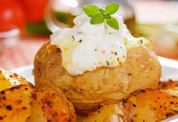 Ofenkartoffeln gef&uuml;llt mit Topfen