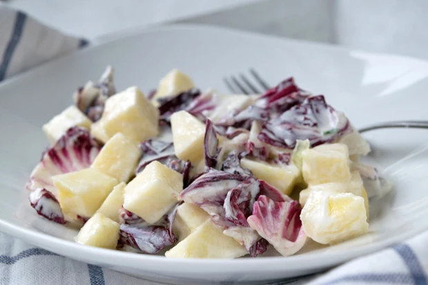 Pikanter Apfelsalat