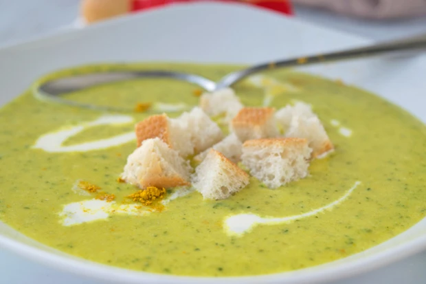 Zucchinicremesuppe mit Curry