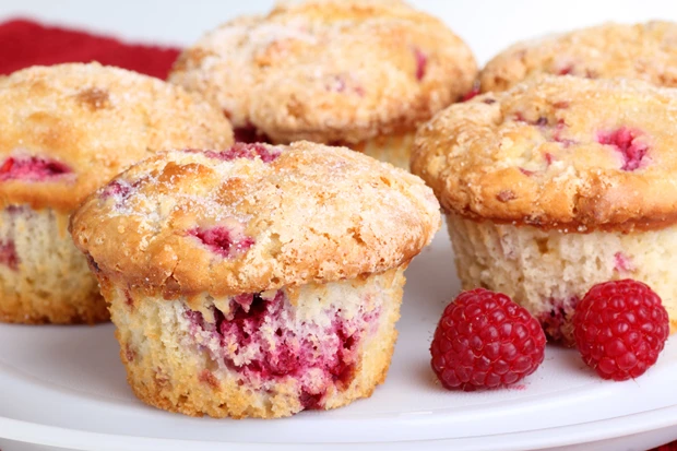 Topfen Muffins mit Himbeeren