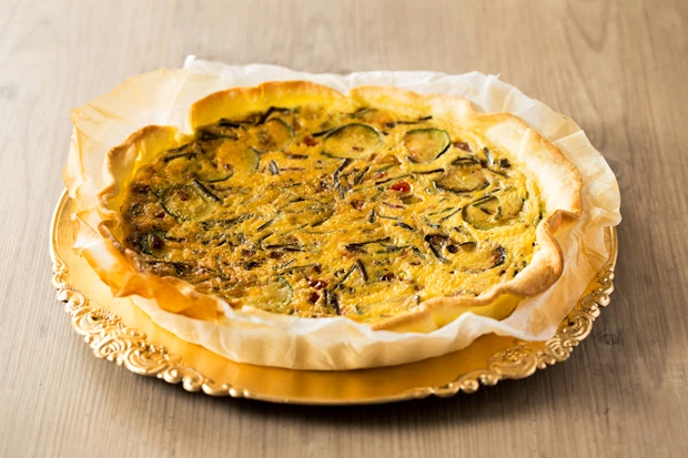 Spargel Quiche mit M&uuml;rbeteig