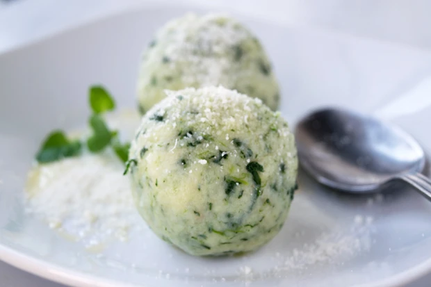 Schnelle Spinatkn&ouml;del