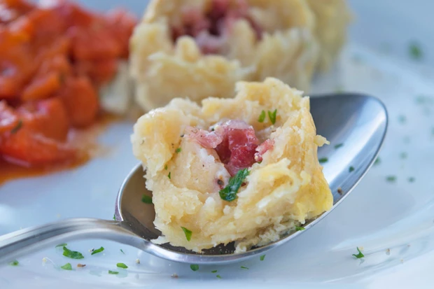 Überbackene Speckknödel