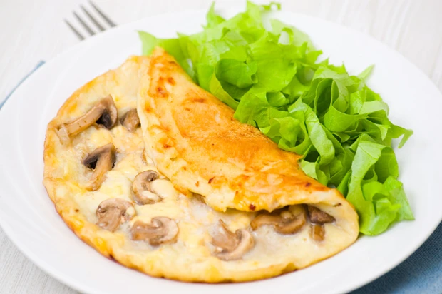 Eieromelett mit Pilzen
