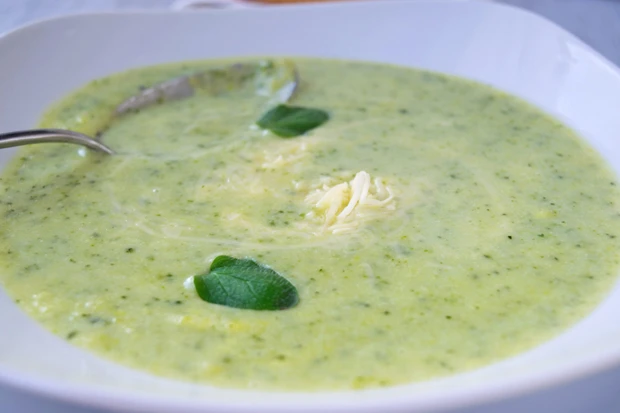 Zucchini-Minz-Suppe