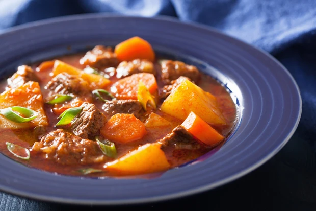 Kesselgulasch mit Kartoffeln