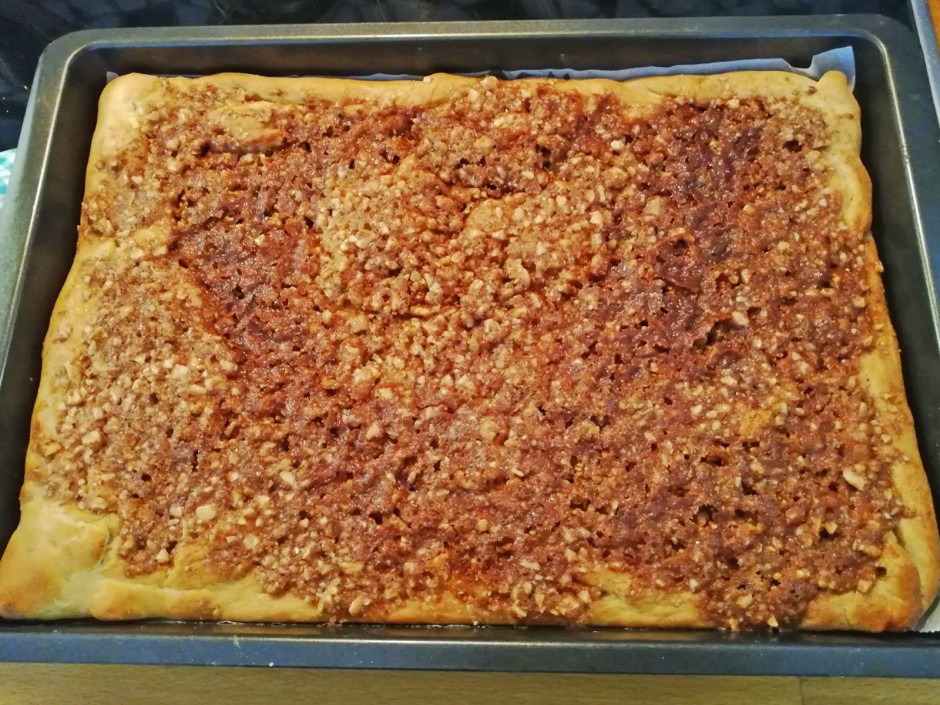 Blechkuchen mit Nüssen