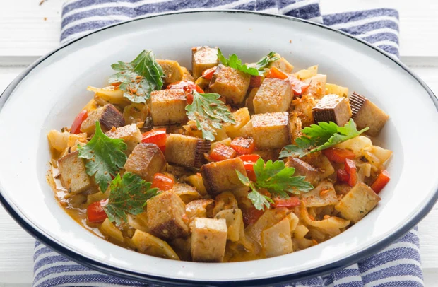 Paprika-Rahmkraut mit Tofu