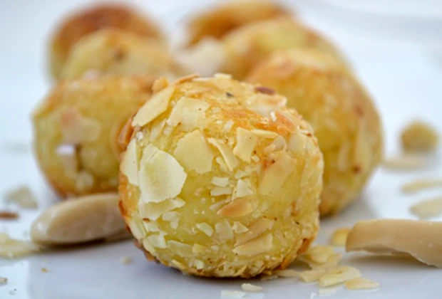 Kartoffelbällchen mit Mandeln