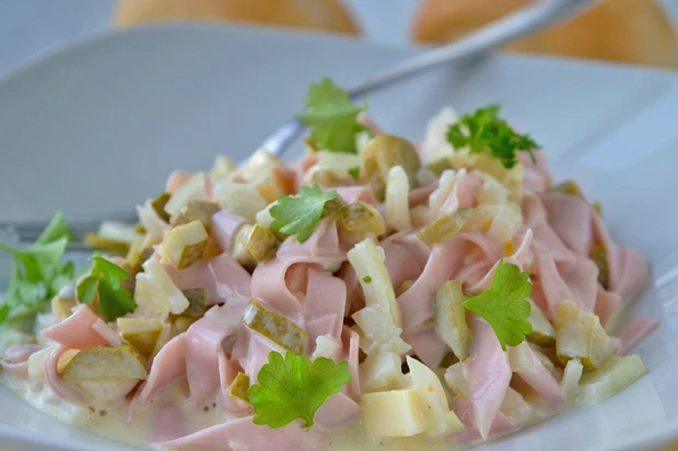 Fleischwurstsalat mit Mayonnaise
