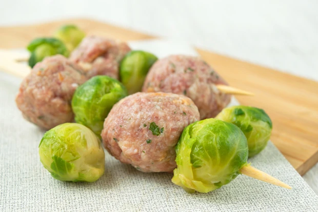 Kohlsprossen-Spieße