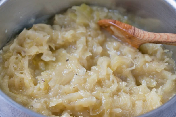 Sauerkraut mit Apfel