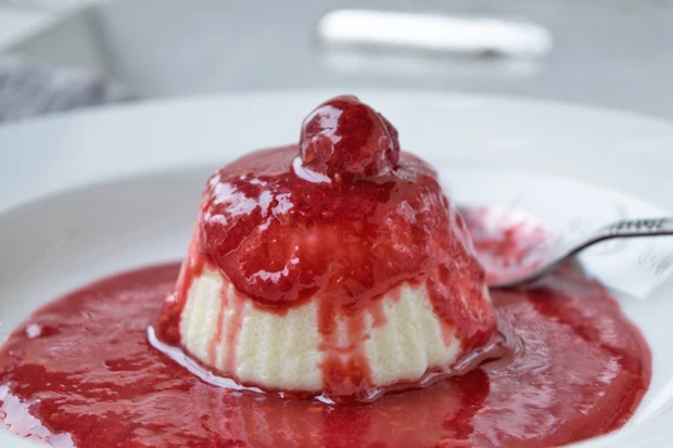 Grie&szlig;flammerie mit Himbeersauce