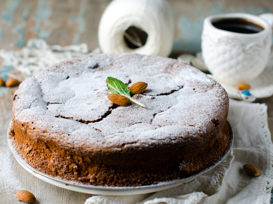 Nussbiskuittorte mit Kakao