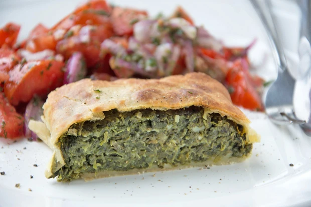 Bl&auml;tterteigstrudel mit Spinat