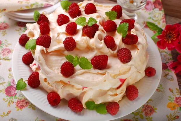 Pavlova Torte