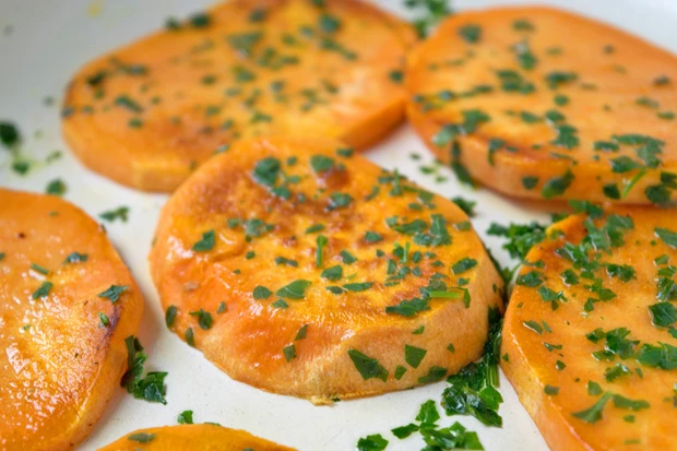 Gegrillte S&uuml;&szlig;kartoffeln