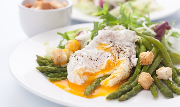 Spargel-Brotsalat
